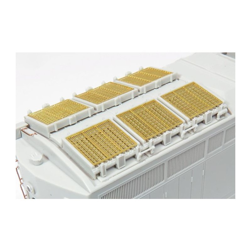 RAPIDO 102144 - GE DASH 8 LOCOMOTIVE SPLIT RADIATOR - HO SCALE